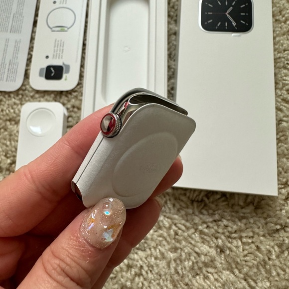 VGUC Apple Watch Series 6 44mm Silver Stainless Model with White Sport Band - Picture 11 of 16